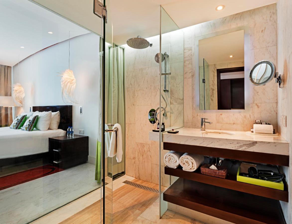 Отель The Park Ченнаи Экстерьер фото Bathroom