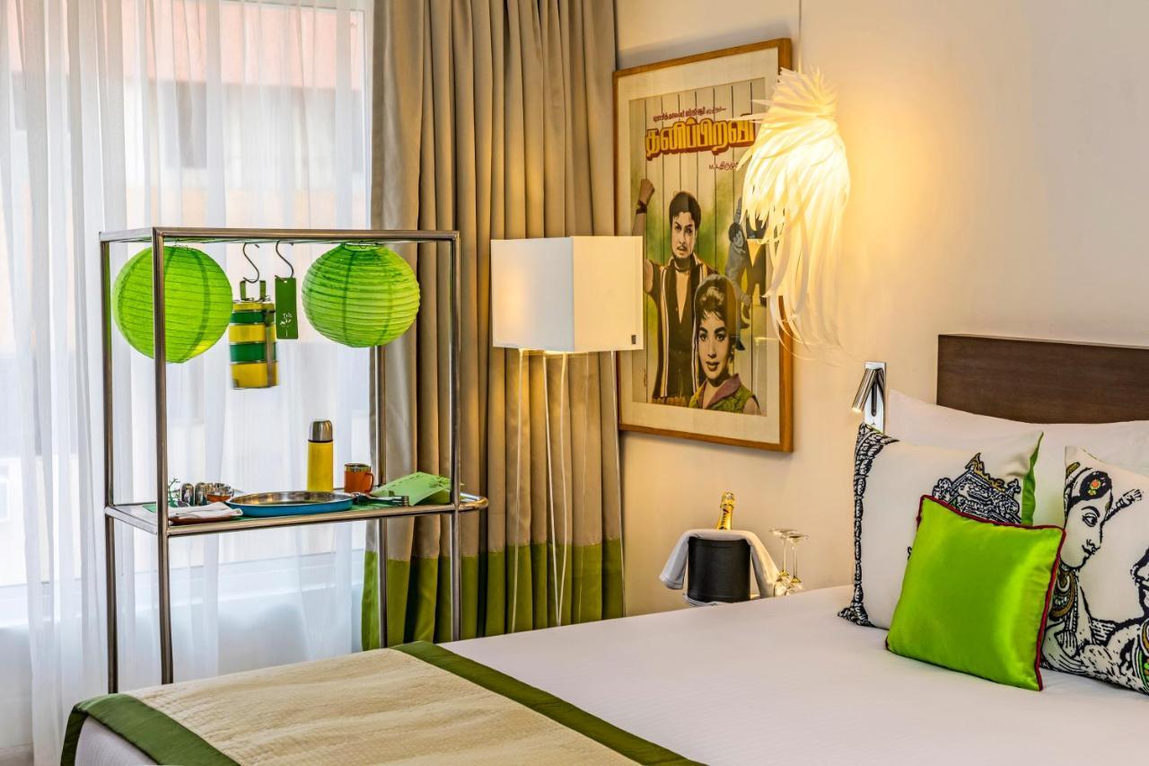 Отель The Park Ченнаи Экстерьер фото A room at the hotel