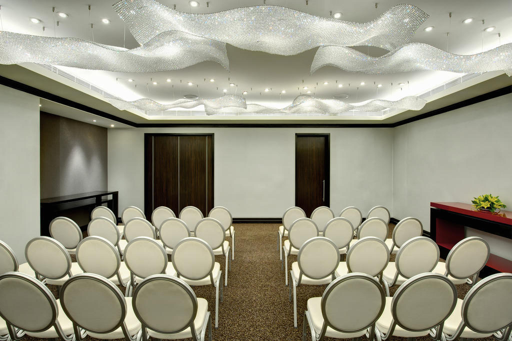 Отель The Park Ченнаи Экстерьер фото Meeting room